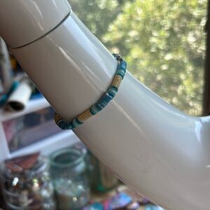 Beautiful vintage shell bracelet